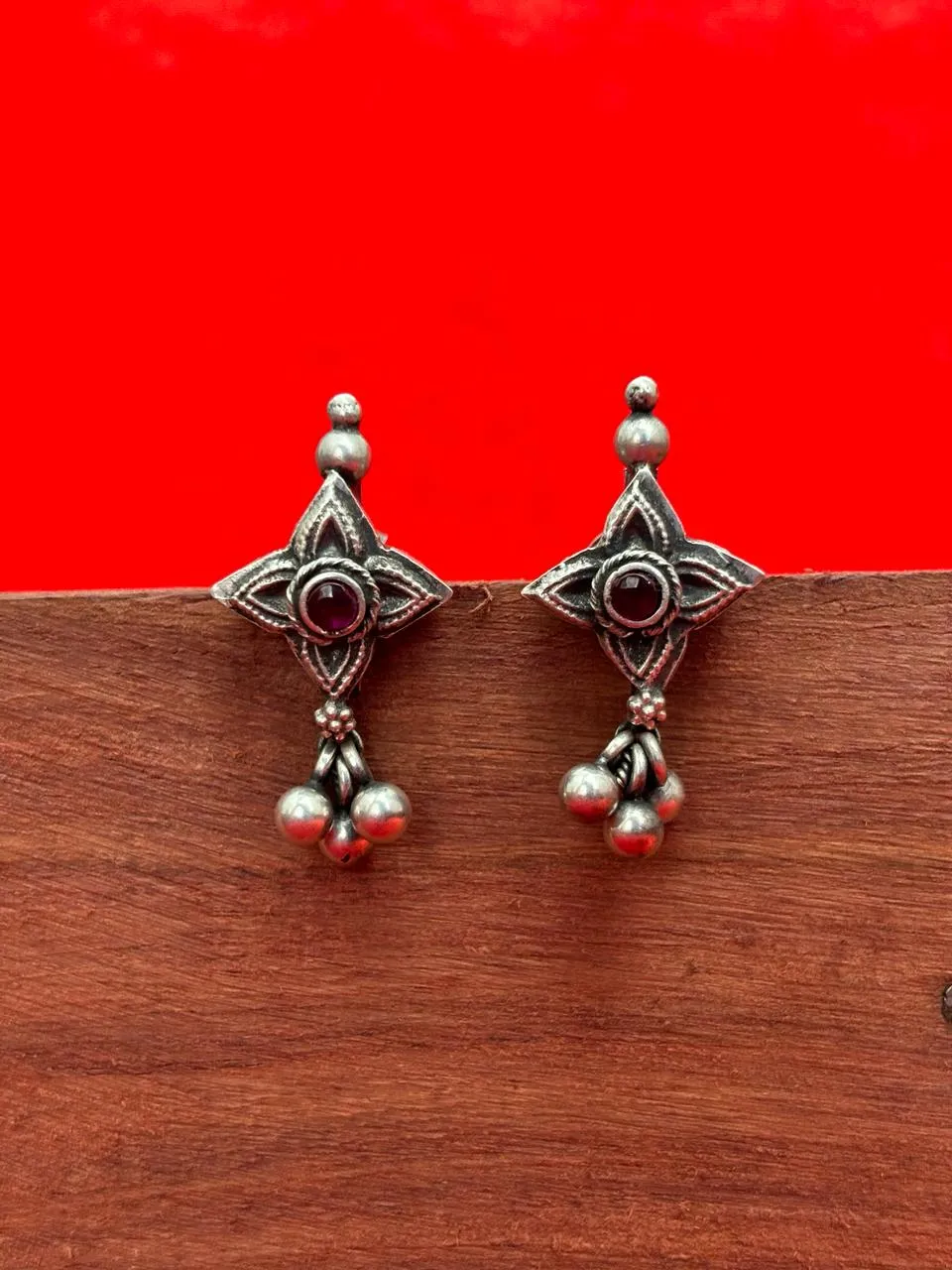 बेलपान टिक | Belpantik with Earrings