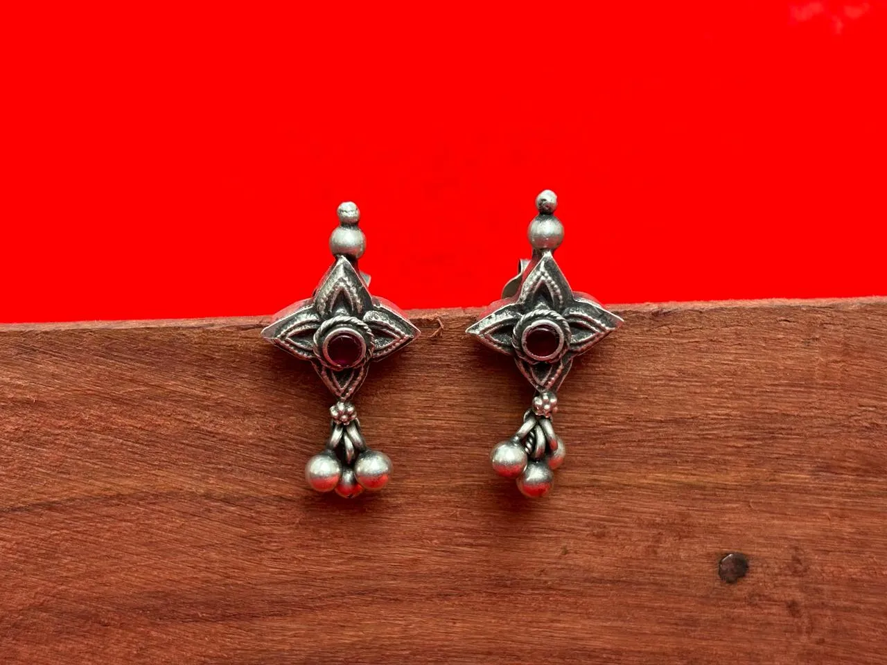 बेलपान टिक | Belpantik with Earrings