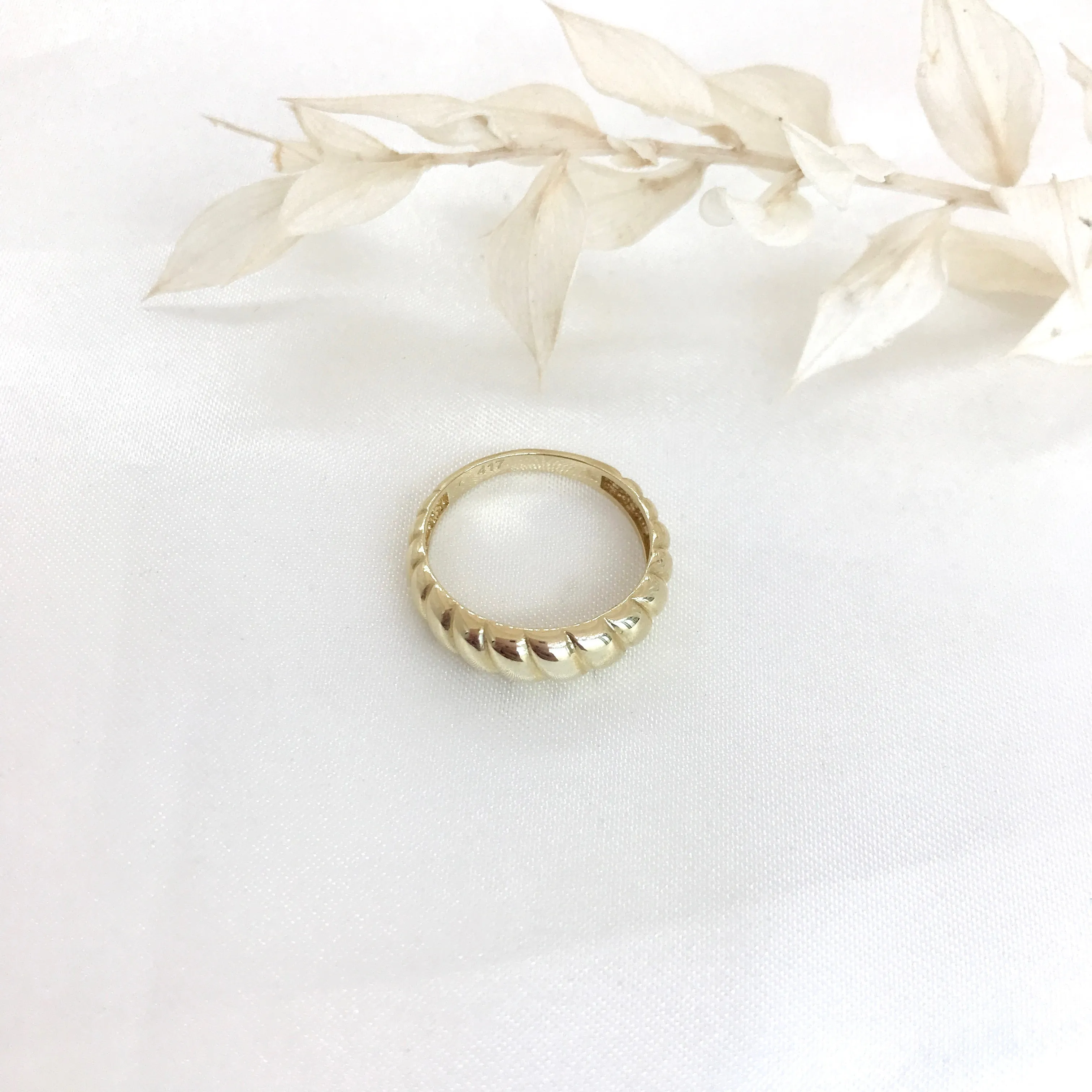 10k Gold Crossiant Ring