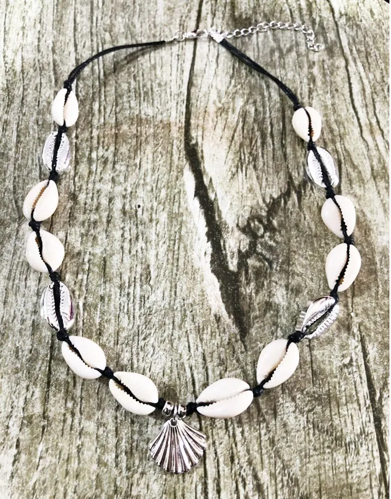2022 Cowrie Choker Natural Sea Shells Women Necklace Black Rope Chain Gold Puka Conch Shell Boho Necklace Femme Bohemian Jewelry