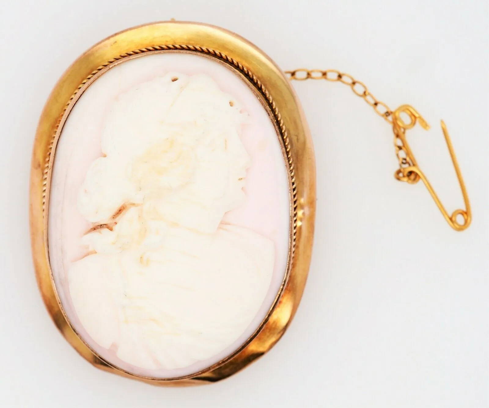 Antique (c.1900) 9ct Yellow Gold Conch Shell Cameo Brooch