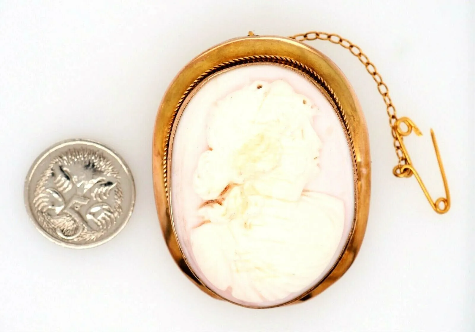 Antique (c.1900) 9ct Yellow Gold Conch Shell Cameo Brooch
