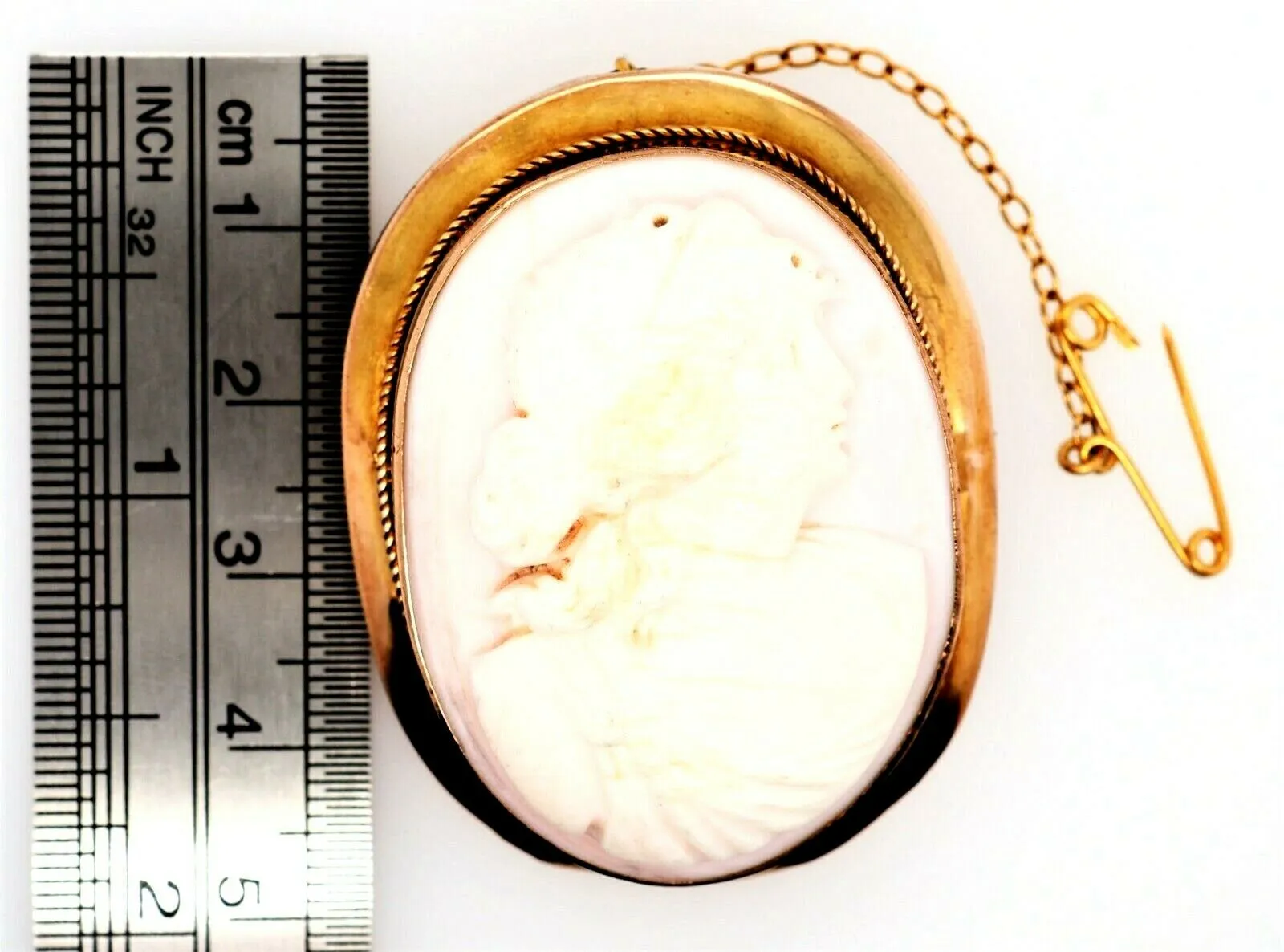 Antique (c.1900) 9ct Yellow Gold Conch Shell Cameo Brooch