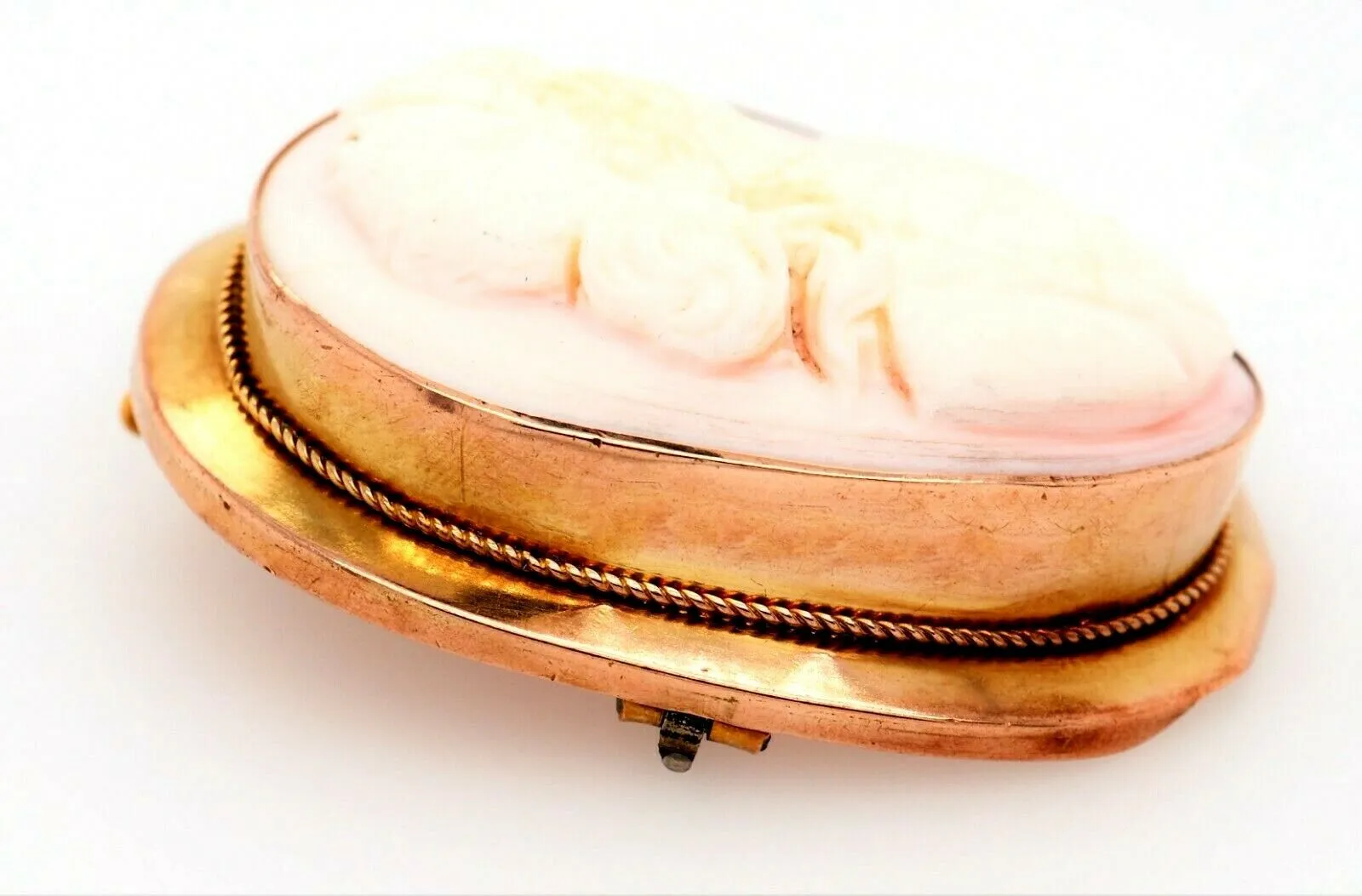 Antique (c.1900) 9ct Yellow Gold Conch Shell Cameo Brooch