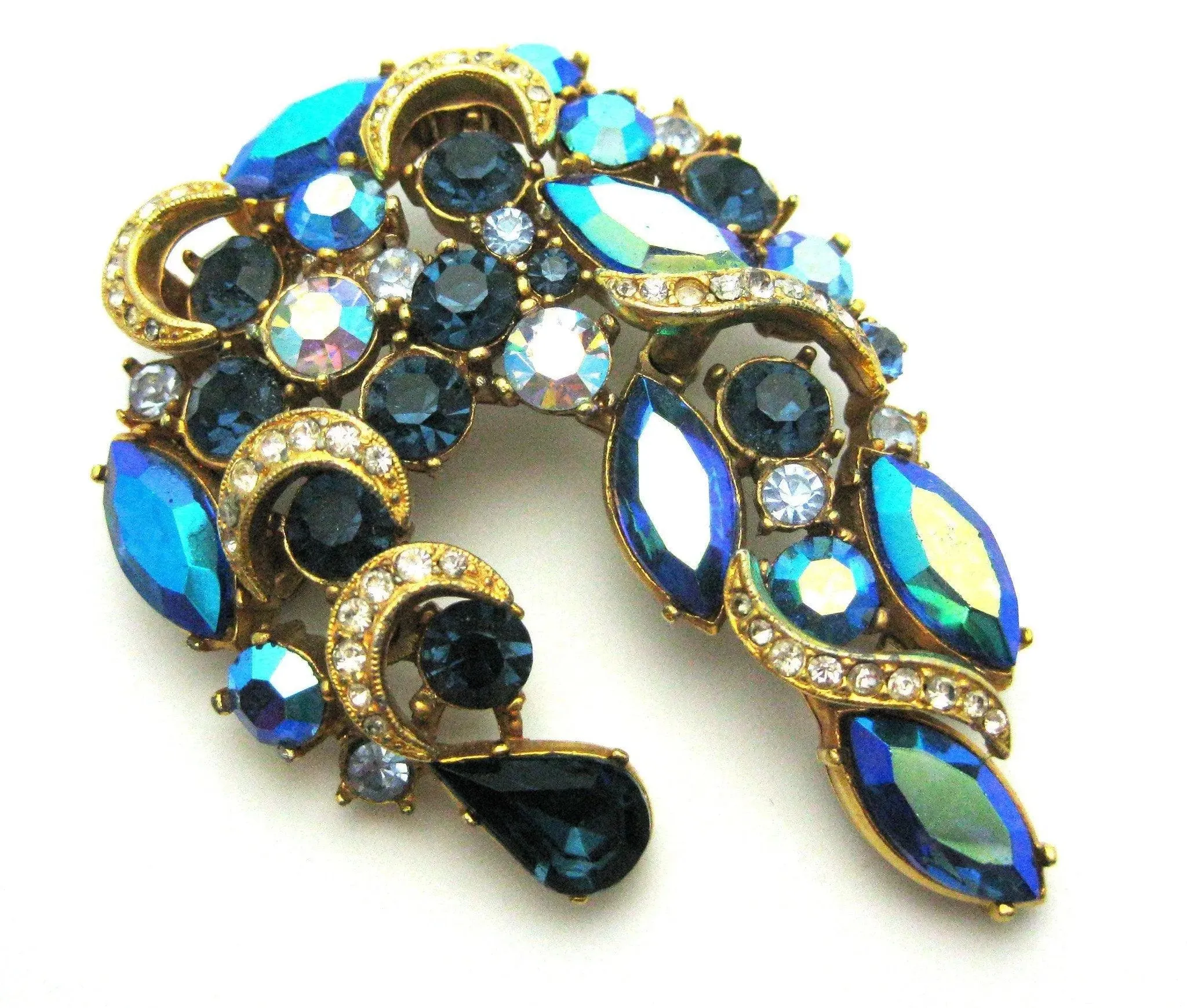 Designer Vintage 'Sphinx' 1960s Aurora Borealis Blue Brooch