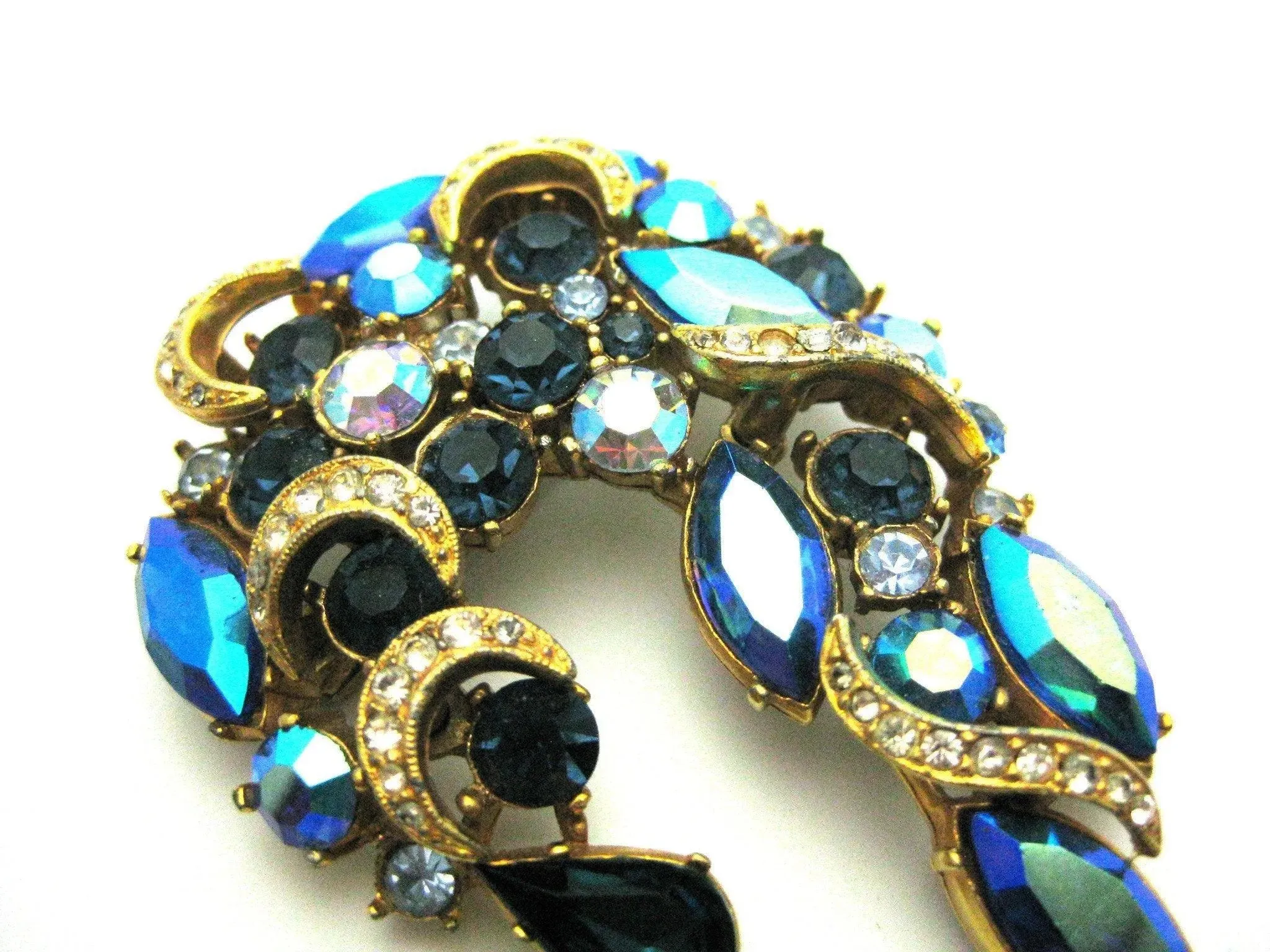 Designer Vintage 'Sphinx' 1960s Aurora Borealis Blue Brooch