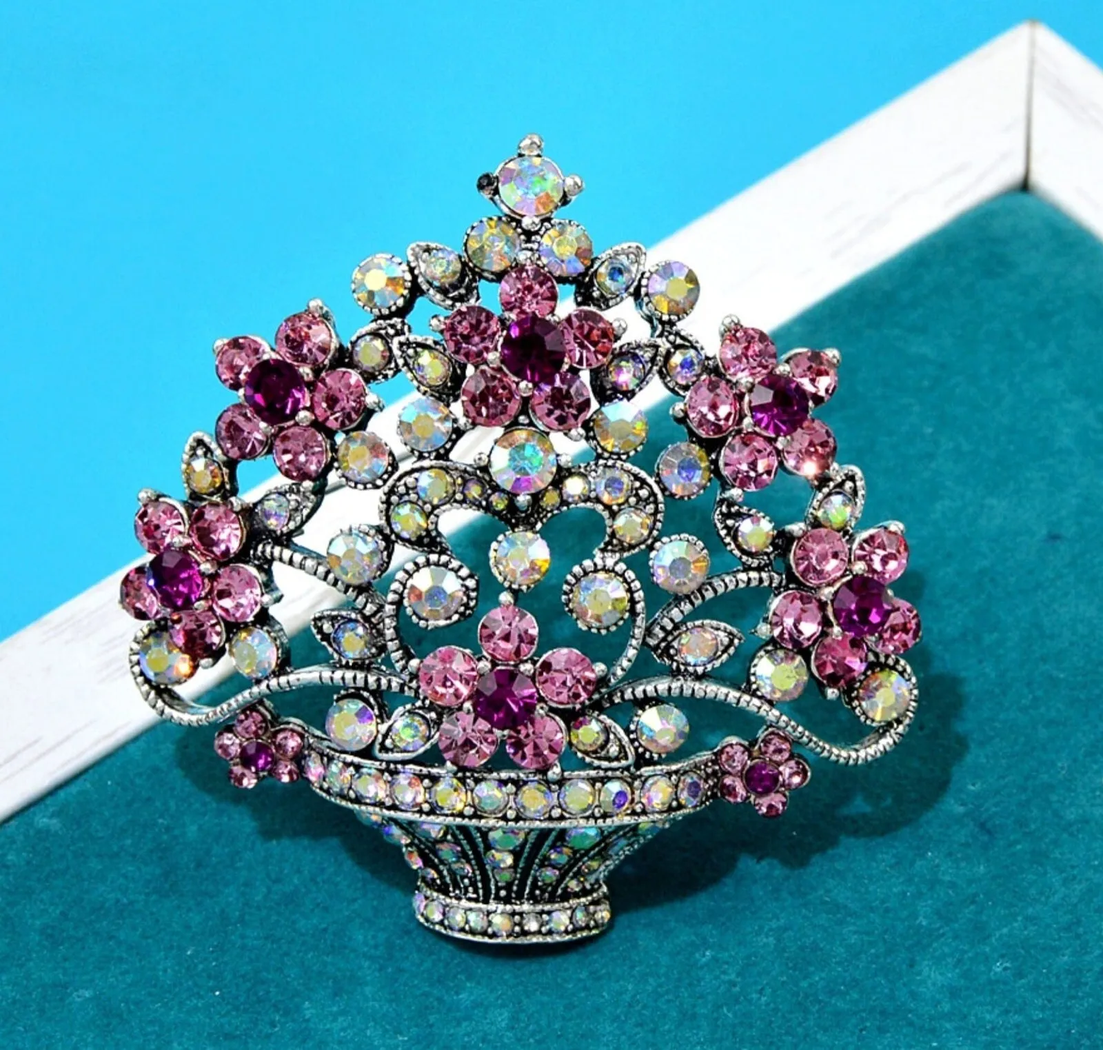 Flower basket brooch vintage look stunning diamonte silver plated broach pin j58