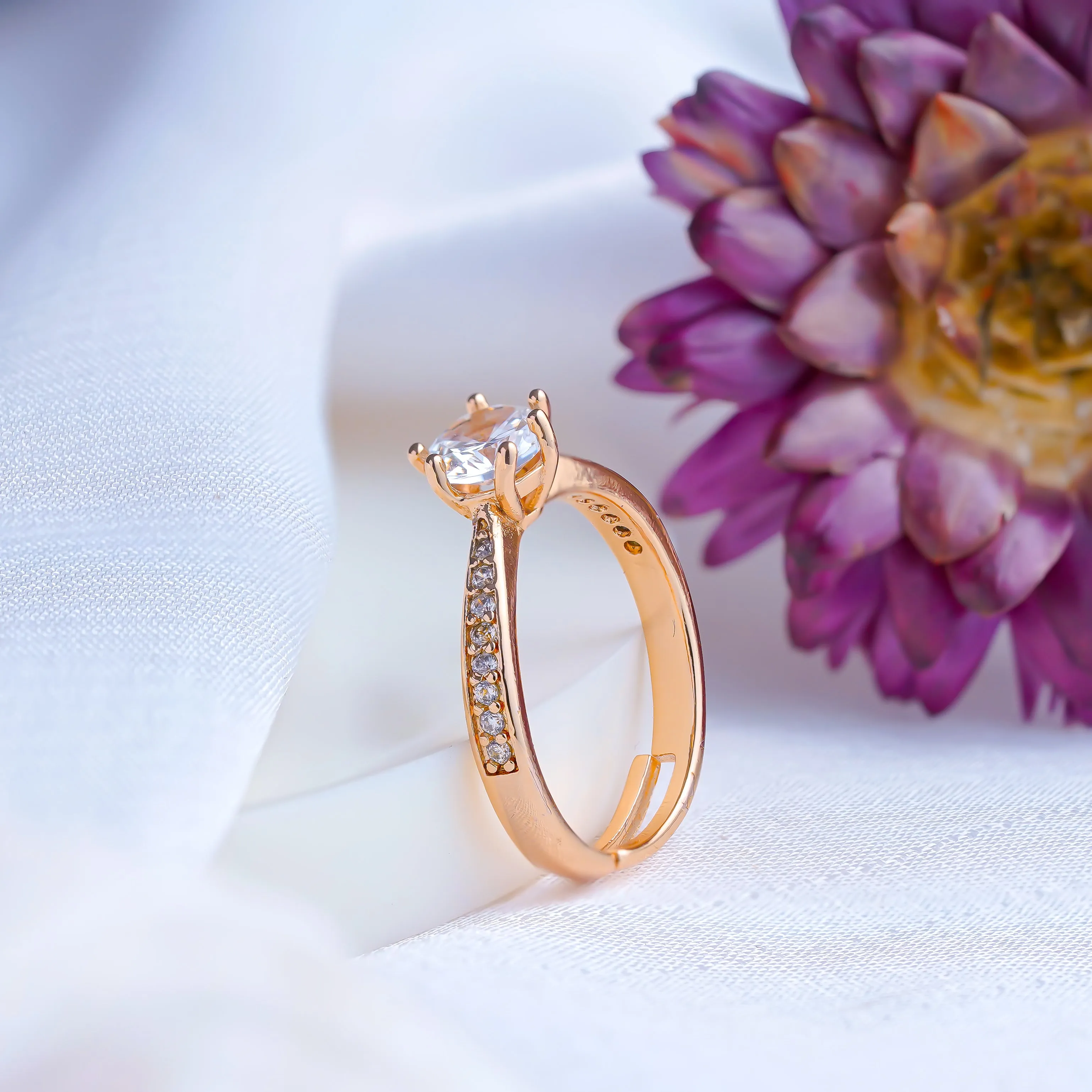 "Zarder Glamour: Enhance Your Style with Stunning Rings"