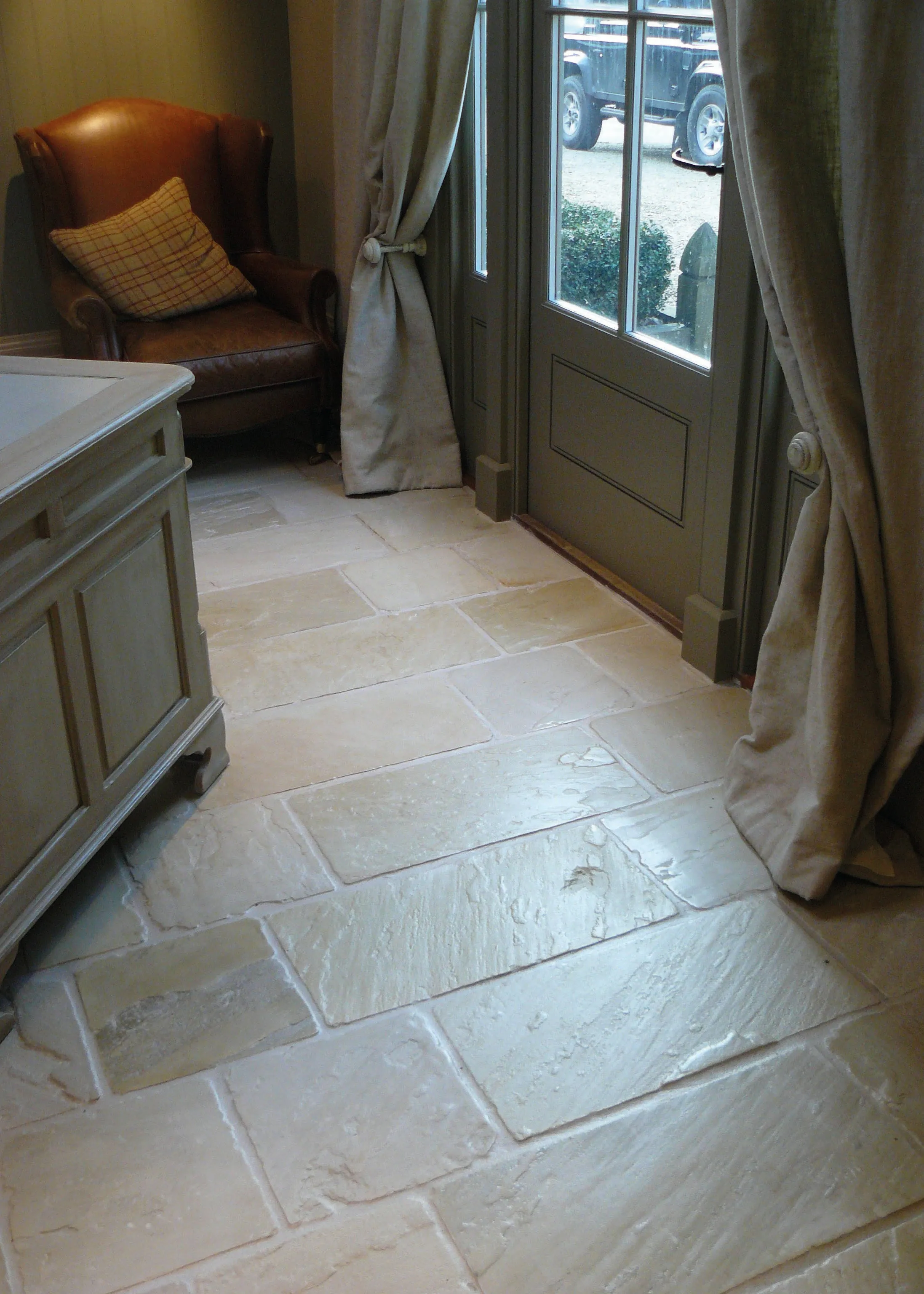 W&S Millstone Ivory Sandstone - Tumbled & Brushed
